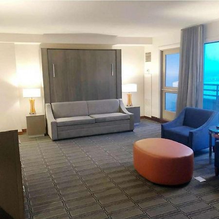 Hilton Philadelphia At Penn'S Landing Hotel Екстериор снимка