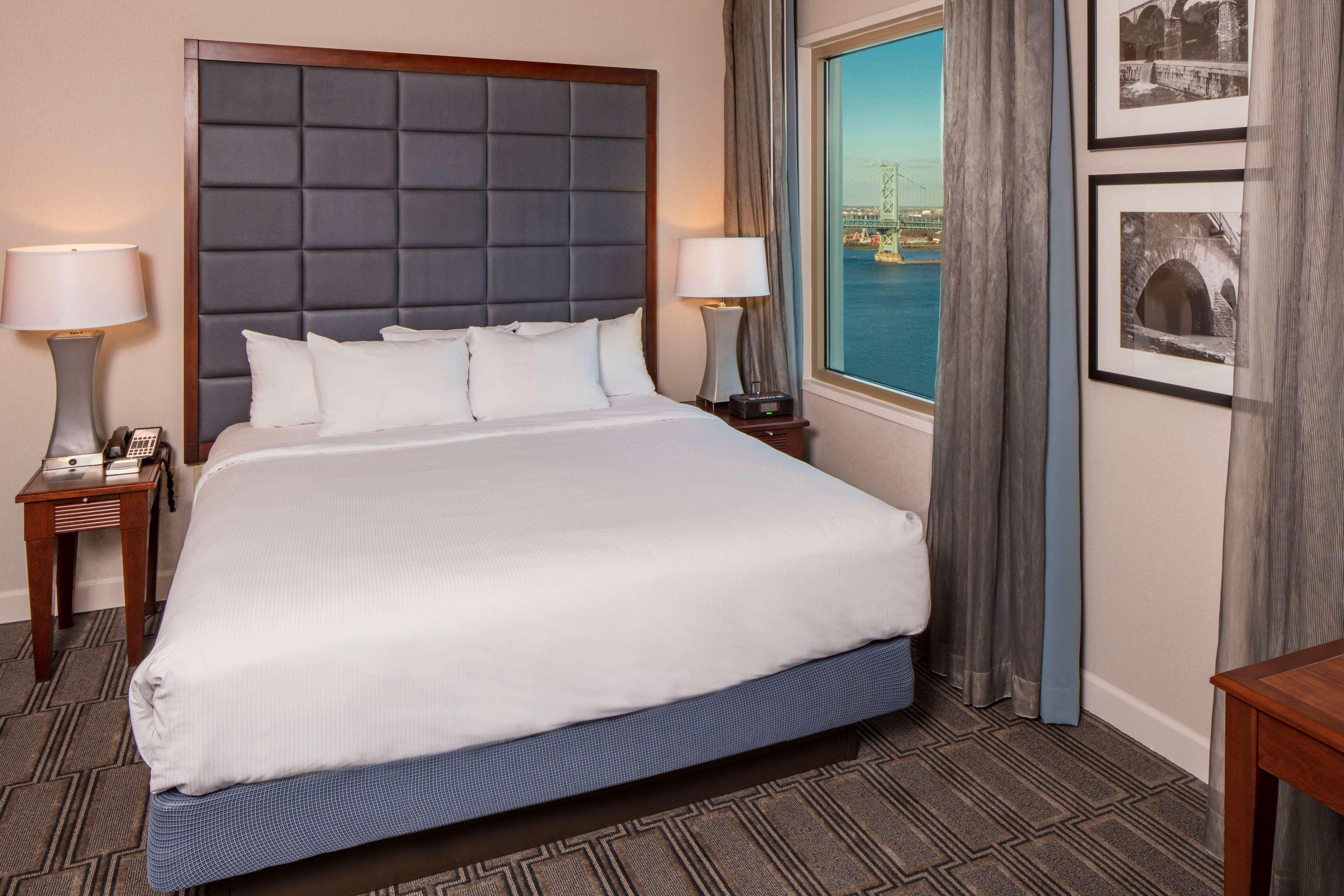 Hilton Philadelphia At Penn'S Landing Hotel Стая снимка