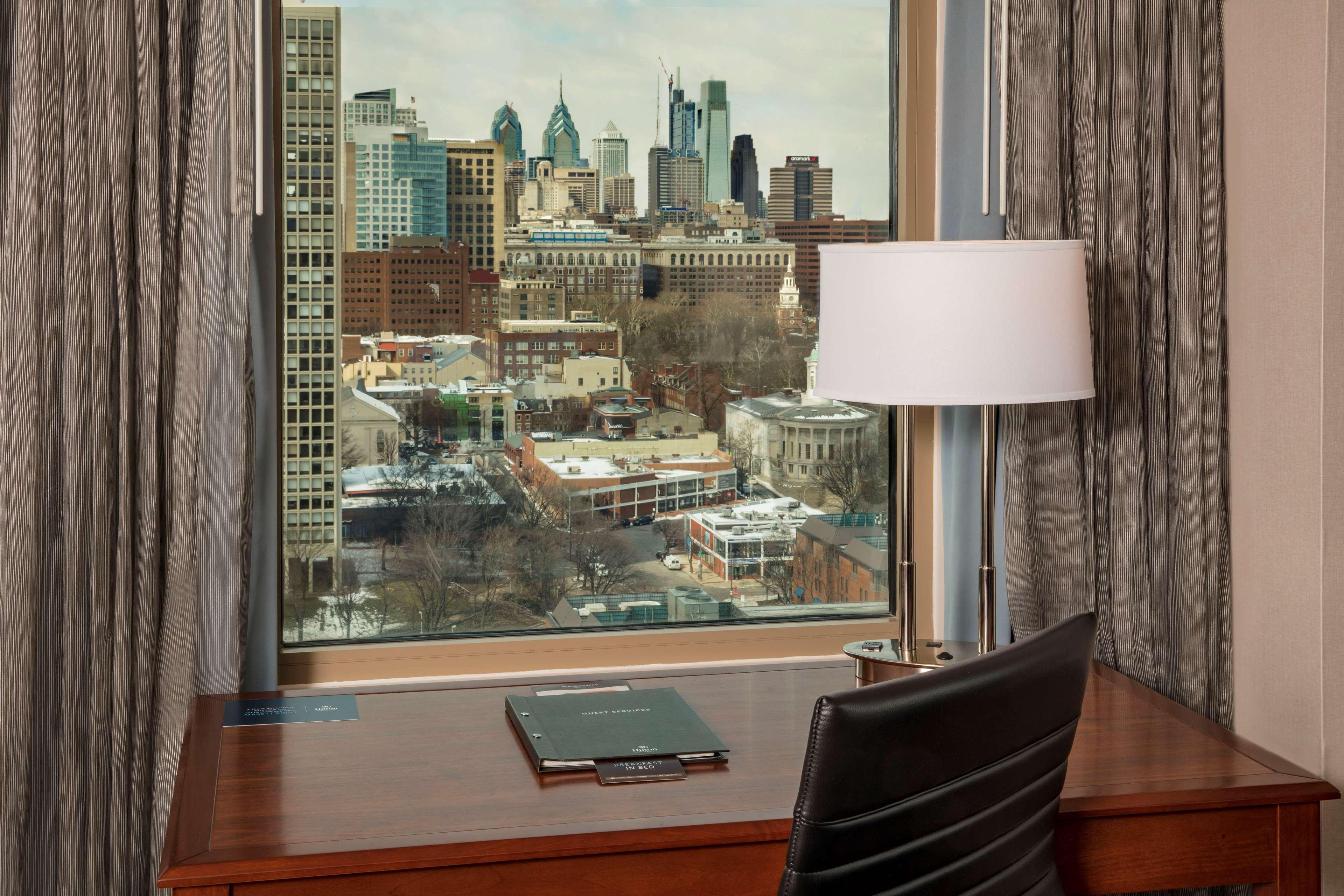 Hilton Philadelphia At Penn'S Landing Hotel Стая снимка