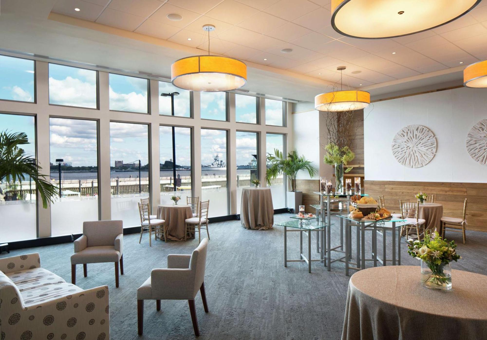 Hilton Philadelphia At Penn'S Landing Hotel Екстериор снимка