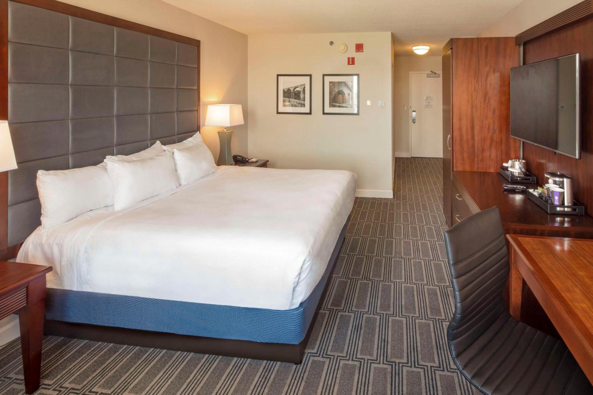 Hilton Philadelphia At Penn'S Landing Hotel Екстериор снимка