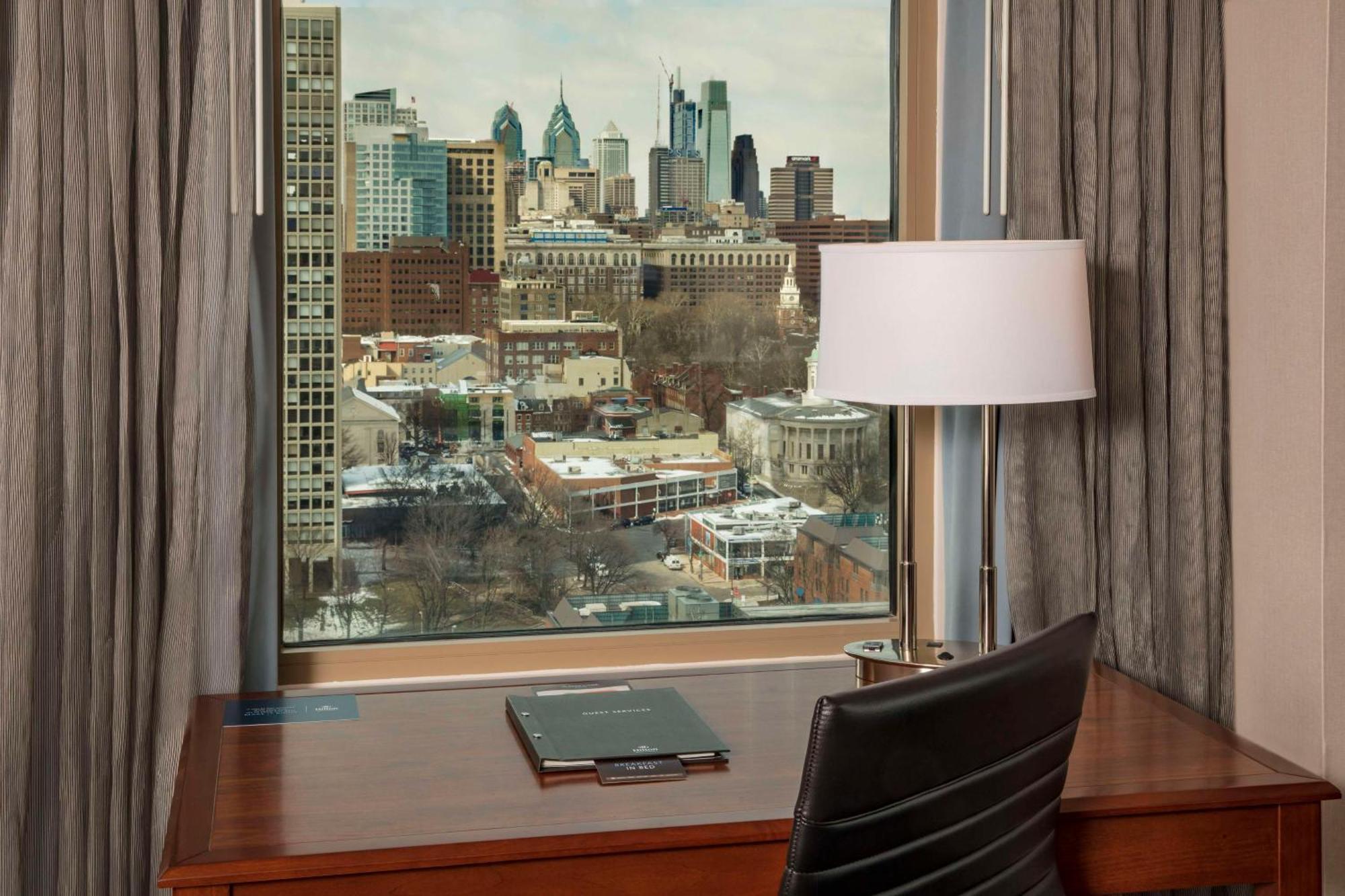 Hilton Philadelphia At Penn'S Landing Hotel Екстериор снимка