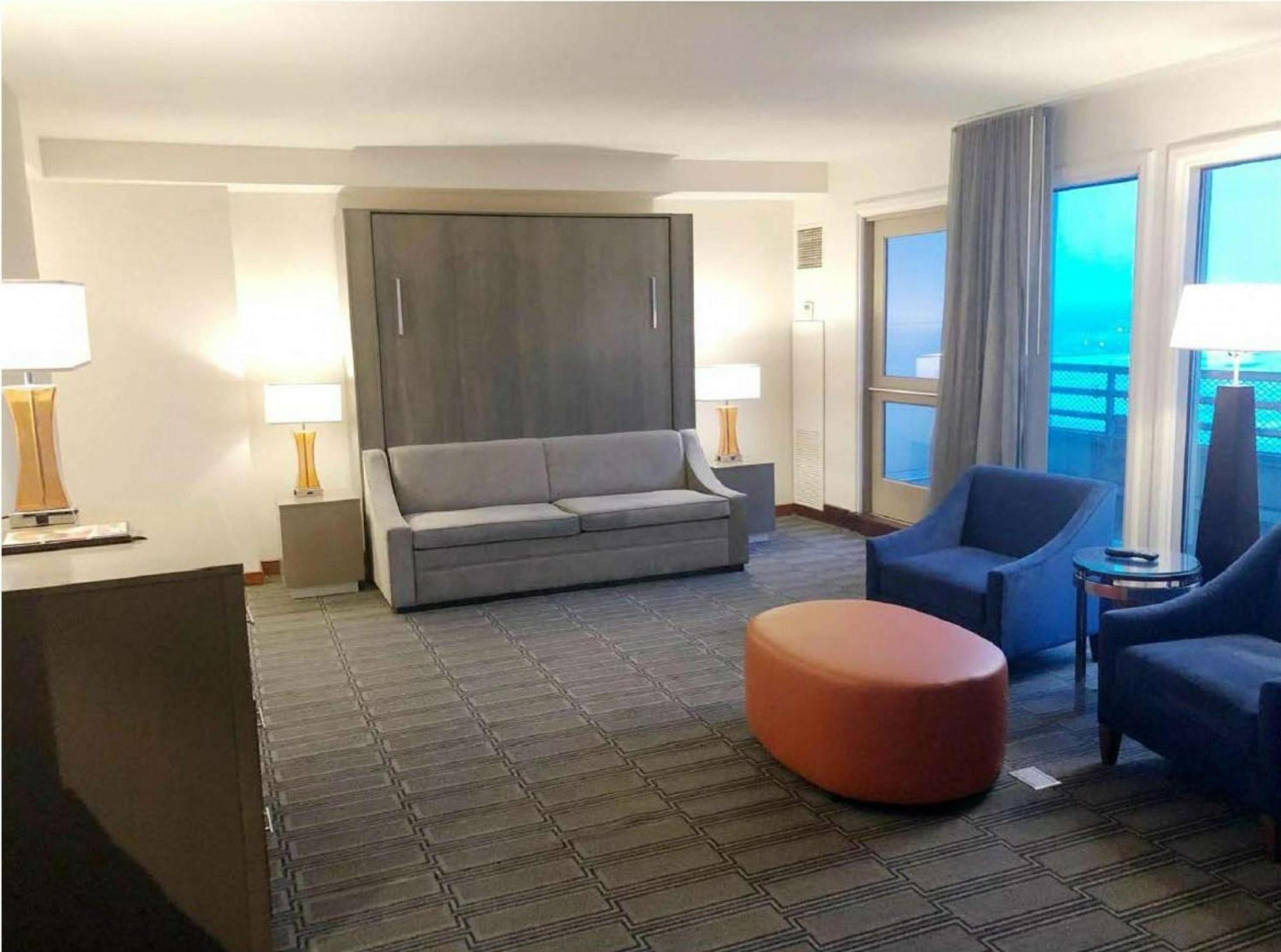 Hilton Philadelphia At Penn'S Landing Hotel Екстериор снимка
