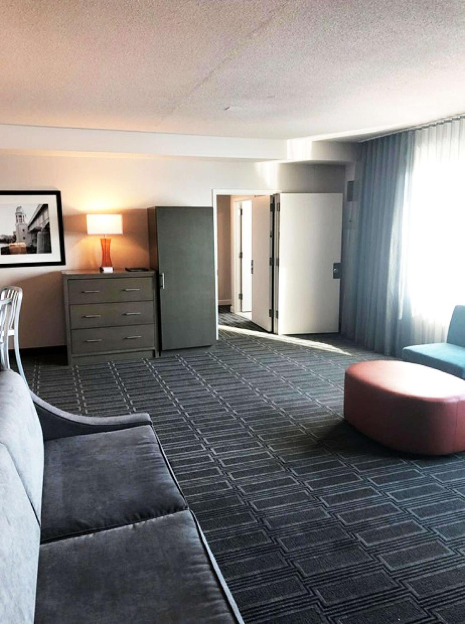 Hilton Philadelphia At Penn'S Landing Hotel Екстериор снимка