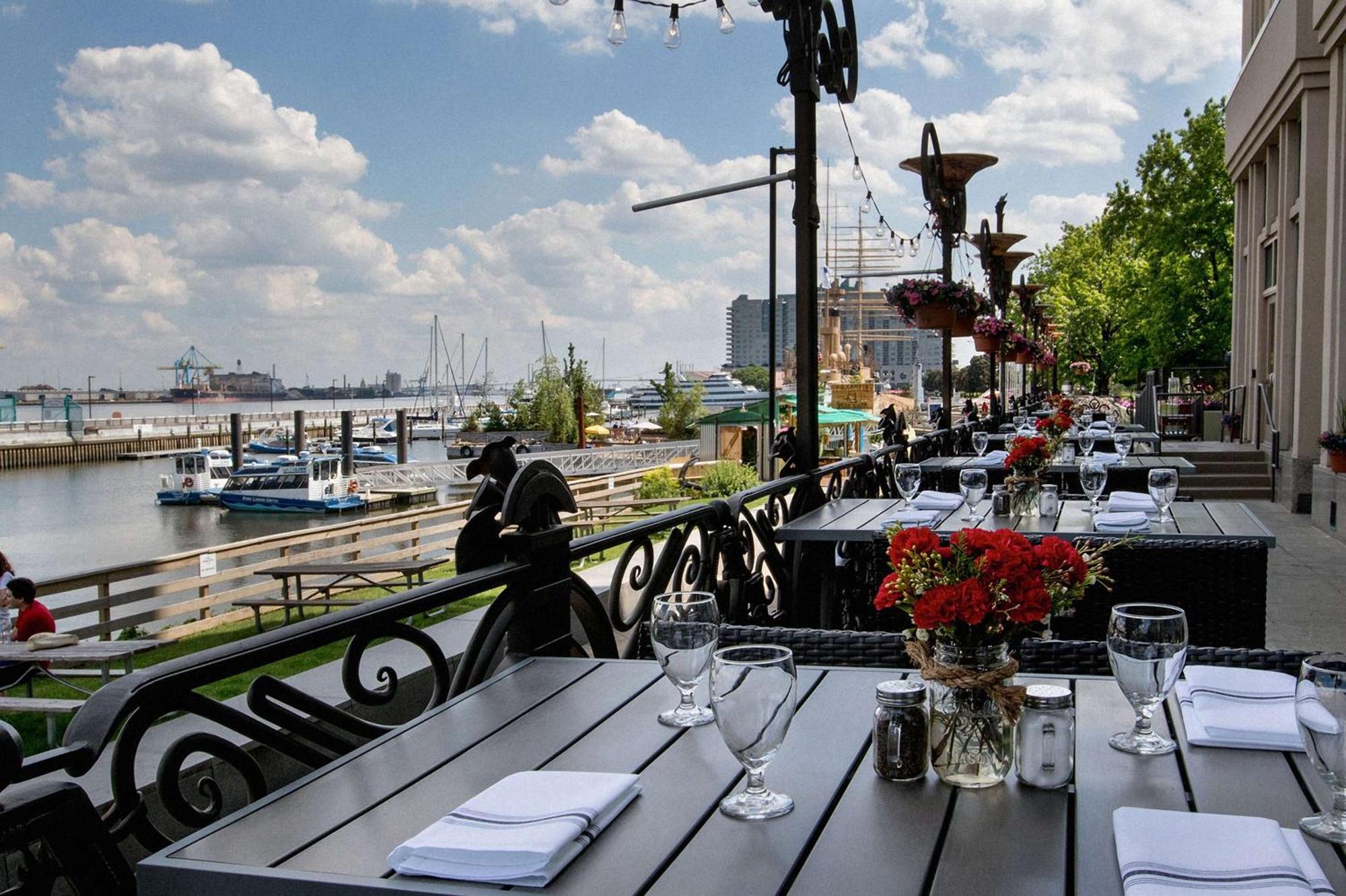 Hilton Philadelphia At Penn'S Landing Hotel Екстериор снимка