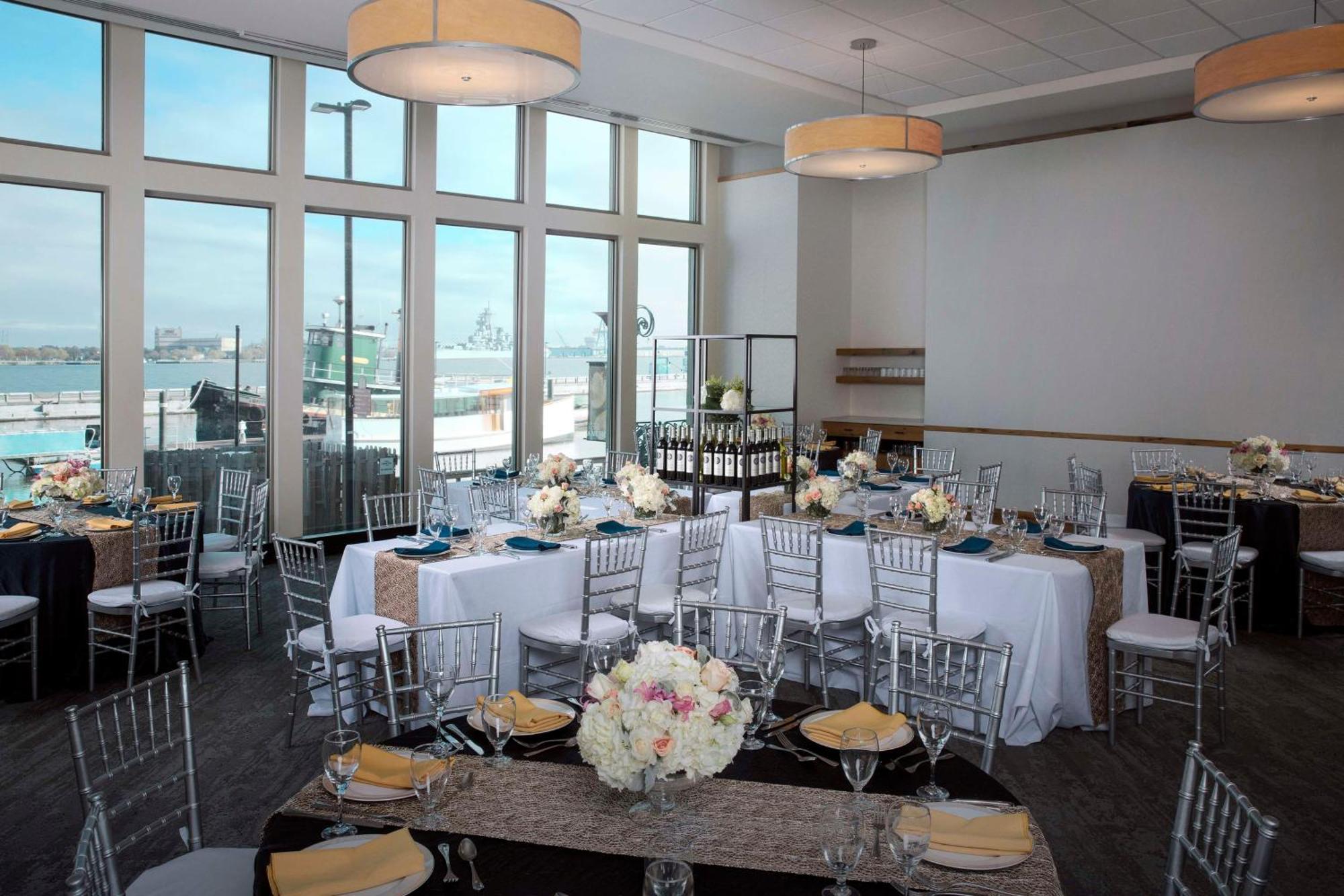 Hilton Philadelphia At Penn'S Landing Hotel Екстериор снимка