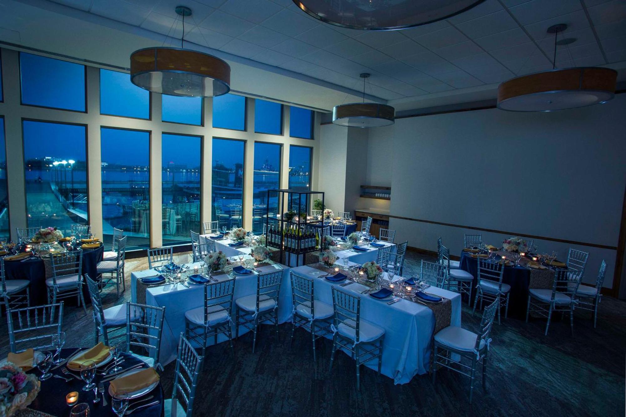 Hilton Philadelphia At Penn'S Landing Hotel Екстериор снимка