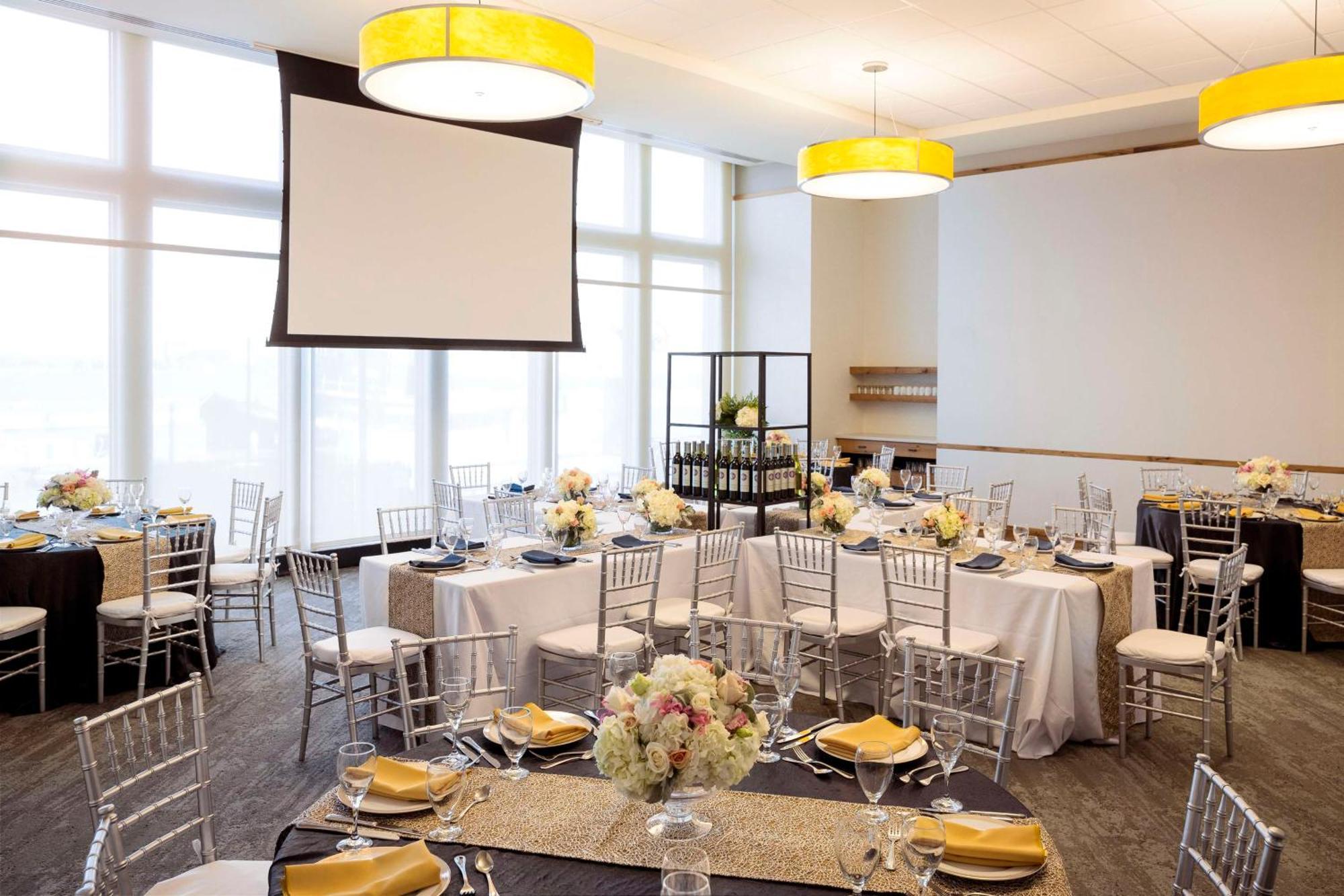 Hilton Philadelphia At Penn'S Landing Hotel Екстериор снимка