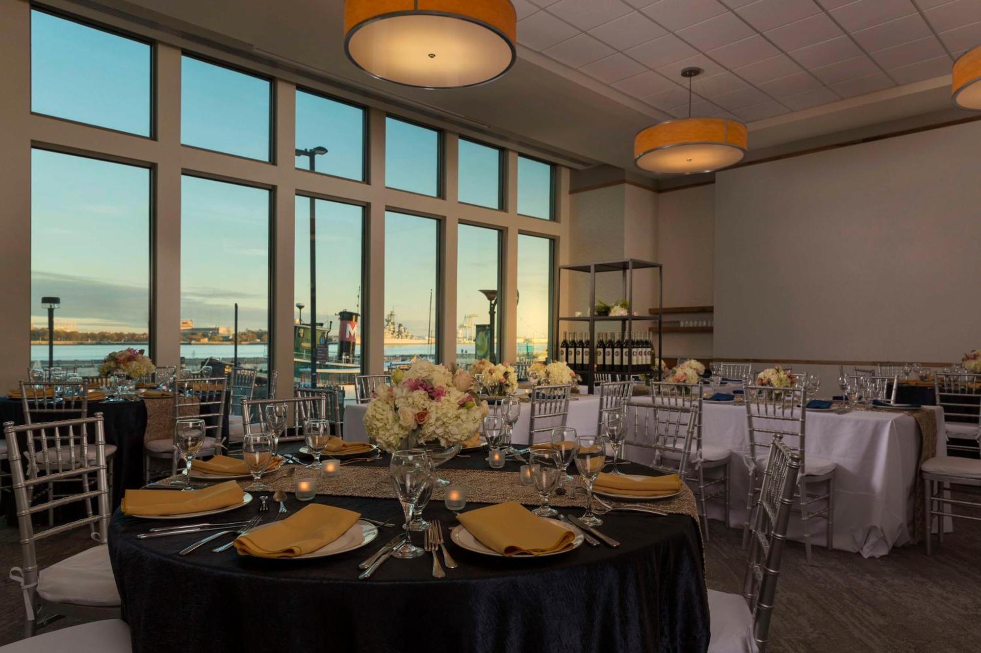 Hilton Philadelphia At Penn'S Landing Hotel Екстериор снимка