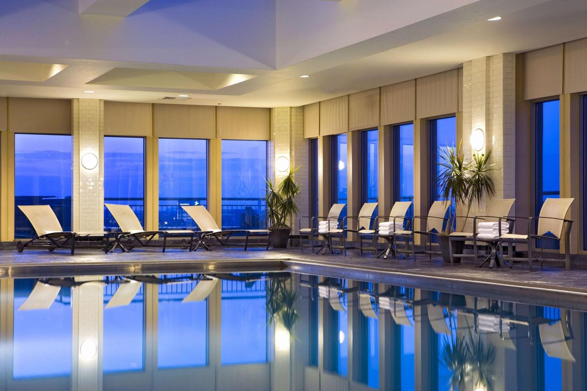 Hilton Philadelphia At Penn'S Landing Hotel Екстериор снимка