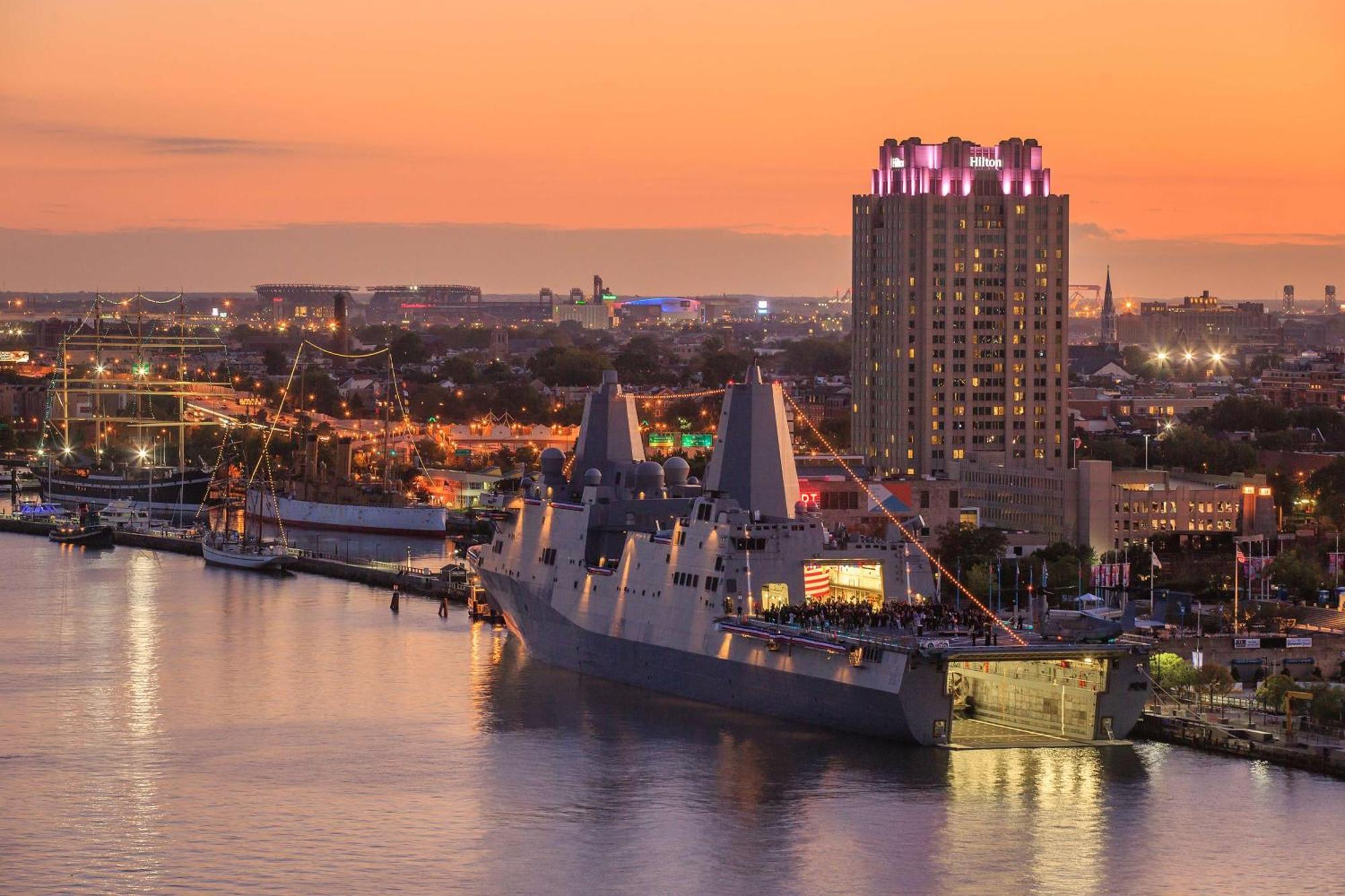 Hilton Philadelphia At Penn'S Landing Hotel Екстериор снимка